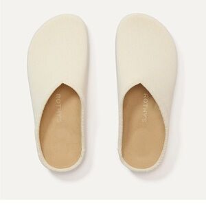 New in Box Rothy's The Casual Clog in Jasmine Size 7